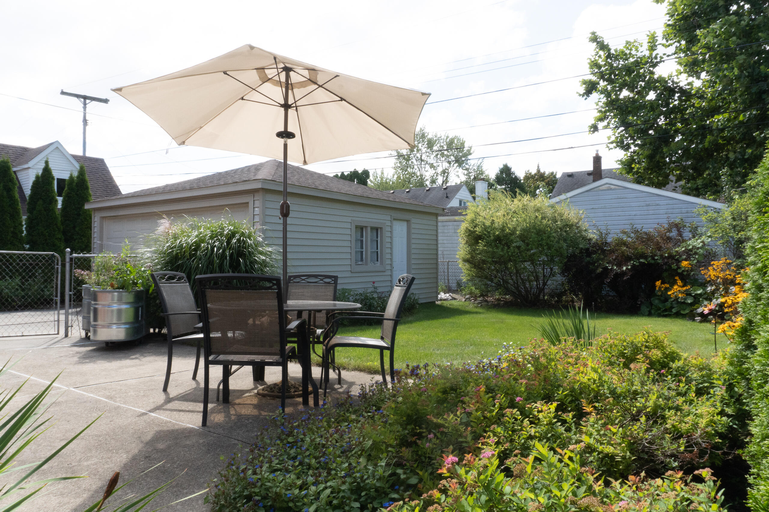 1325 Cambridge Road Berkley, MI 48072 - Photo 21 of 24 backyard patio