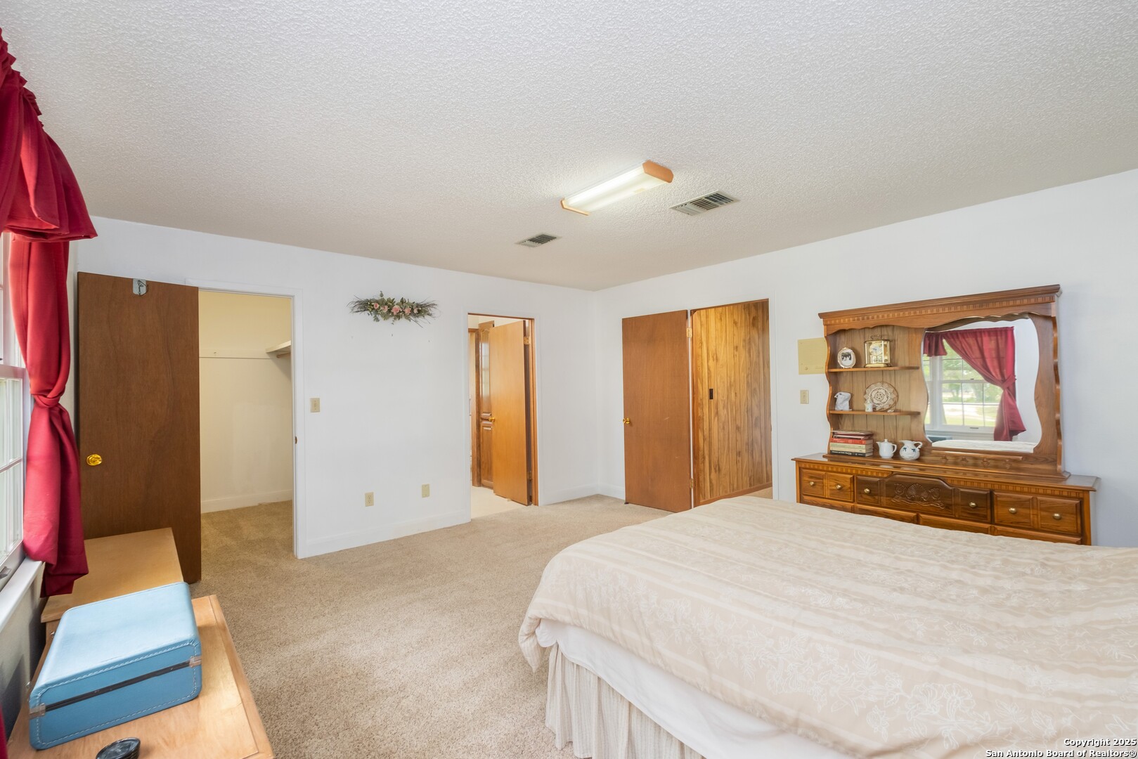 1221 Pieper Road New Braunfels, TX 78130 - Photo 18 of 43 a bedroom with a large bed and walk in closet