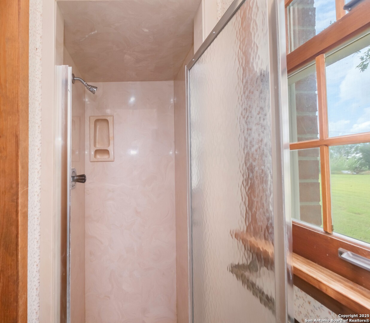 1221 Pieper Road New Braunfels, TX 78130 - Photo 21 of 43 a bathroom with a glass shower door