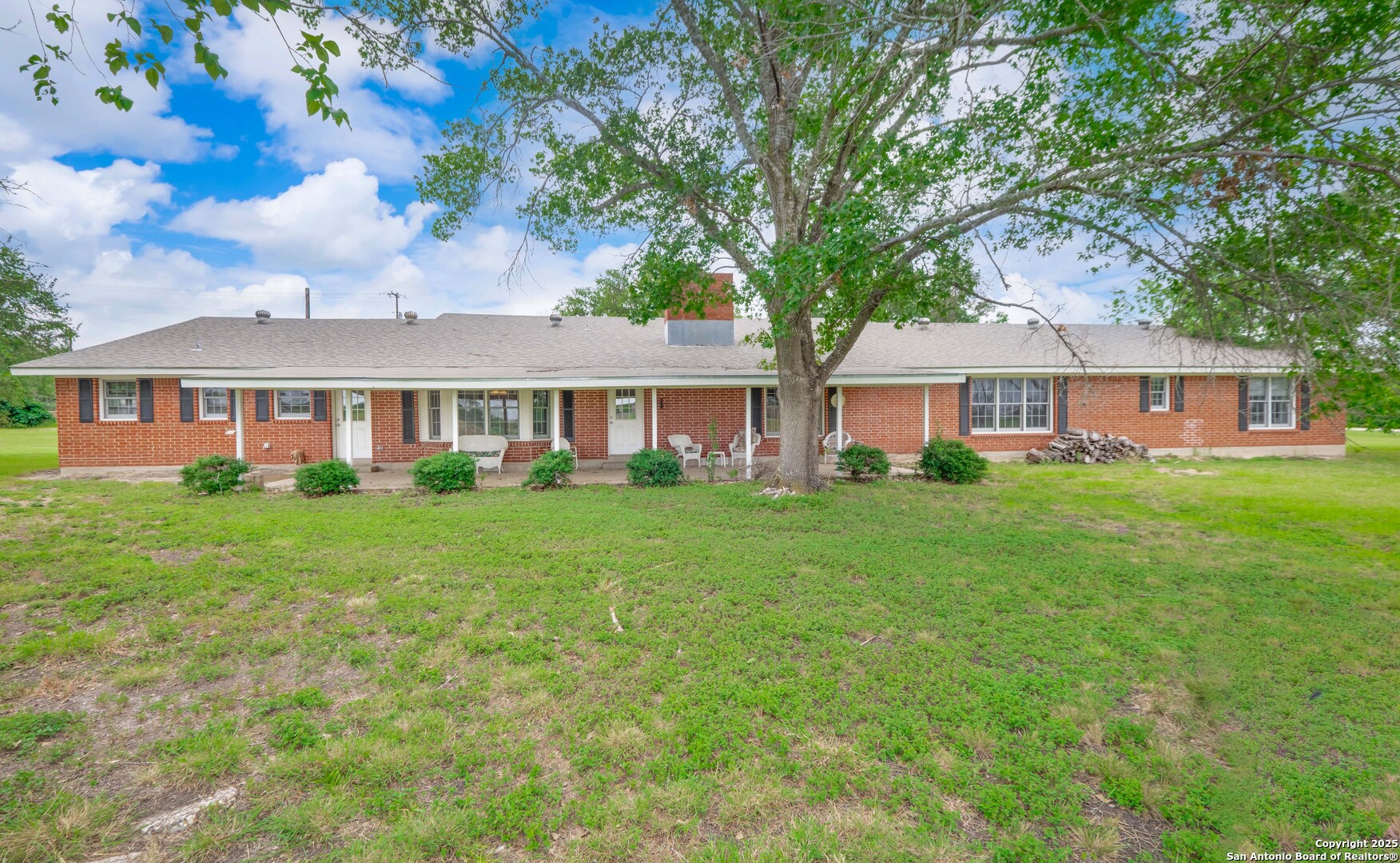 1221 Pieper Road New Braunfels, TX 78130 - Photo 39 of 43 a front view of a house with a garden