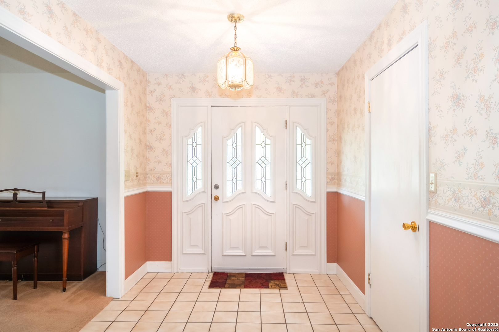 1221 Pieper Road New Braunfels, TX 78130 - Photo 4 of 43 a view of an entryway with a chandelier