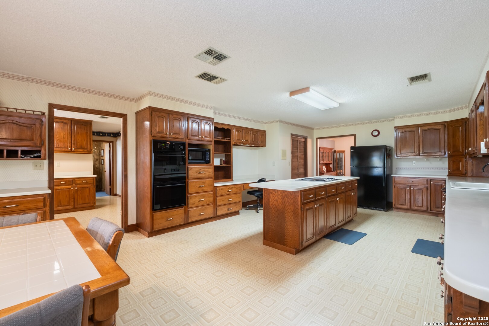 1221 Pieper Road New Braunfels, TX 78130 - Photo 10 of 43 a living room with furniture and a flat screen tv