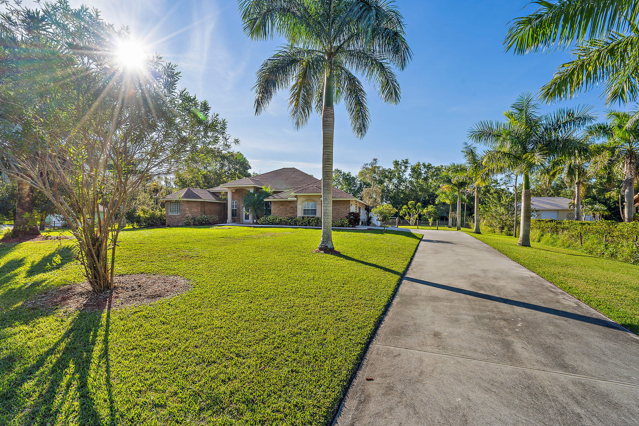 10344 154th Road North Jupiter, FL 33478 - Photo 3 of 50 Concrete driveway
