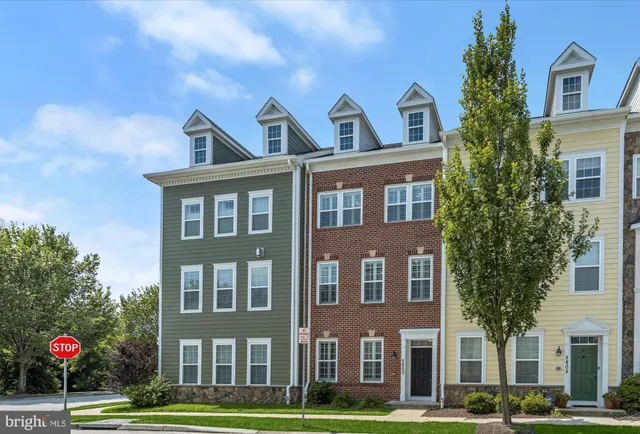 $639,900 | 5803 Lois Lane, Ellicott City, MD 21043