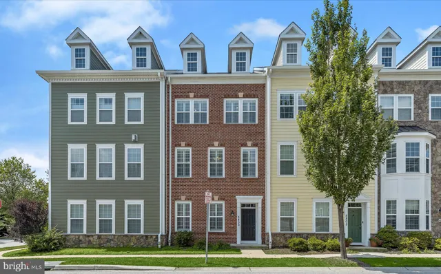 $639,900 | 5803 Lois Lane, Ellicott City, MD 21043