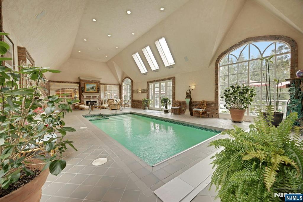 1055 High Mountain Road Franklin Lakes, NJ 07417 - Photo 14 of 24 Gallery Image 14