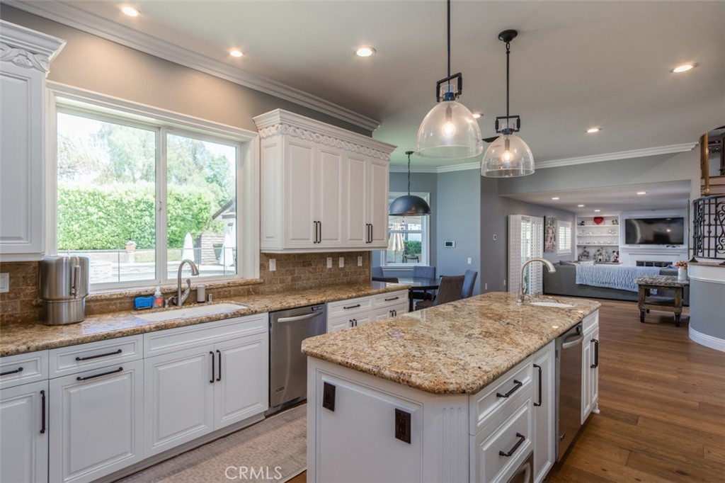 586 Valley Gate Road Simi Valley, CA 93065 - Photo 17 of 57 Kitchen