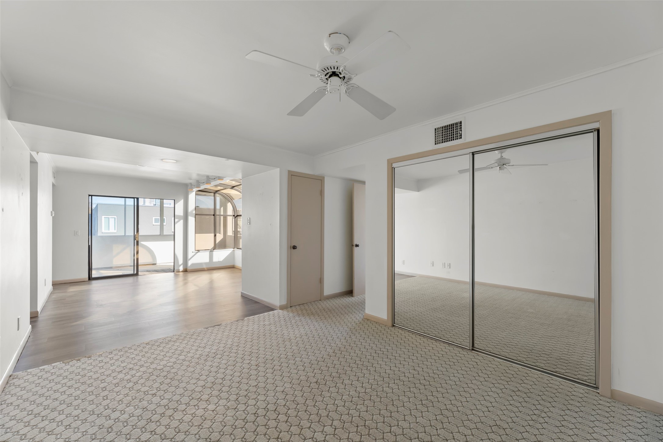 1201 Autrey Street Houston, TX 77006 - Photo 29 of 47 Spacious bedroom