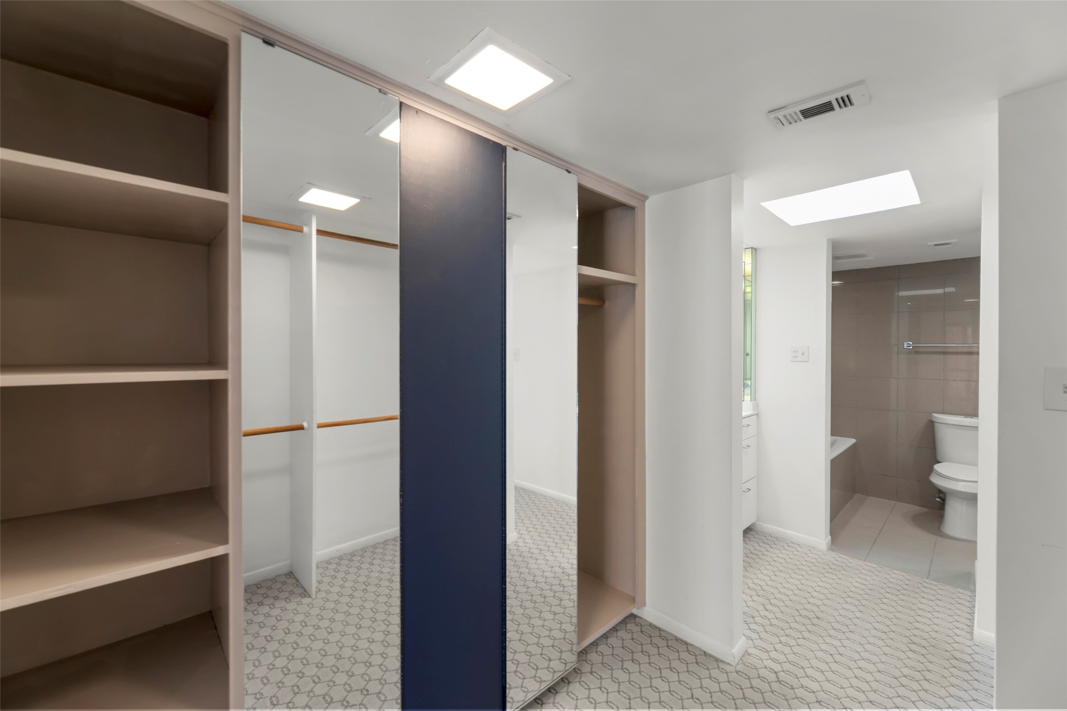 1201 Autrey Street Houston, TX 77006 - Photo 36 of 47 Walk-in Closets