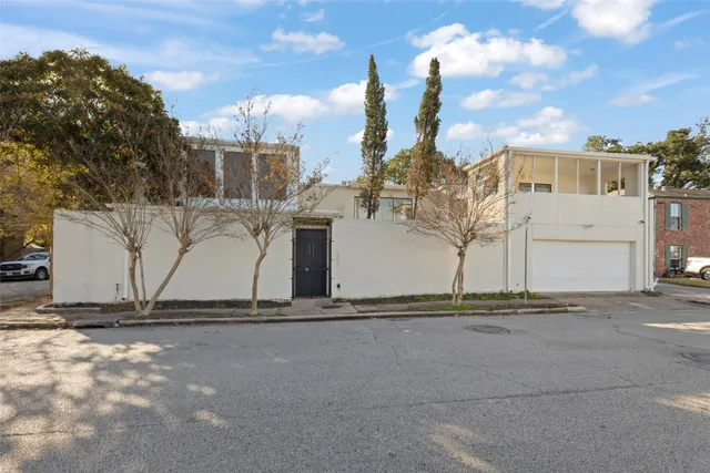 $3,900 | 1201 Autrey Street, Houston, TX 77006