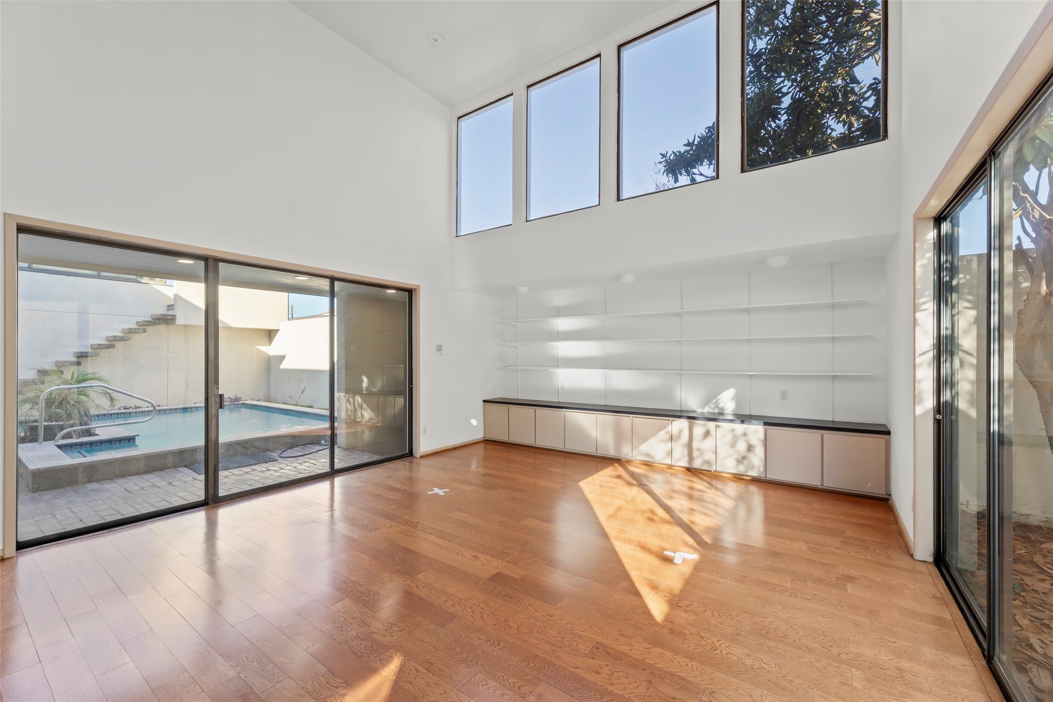 1201 Autrey Street Houston, TX 77006 - Photo 4 of 47 Plenty of natural light and view to the pool area