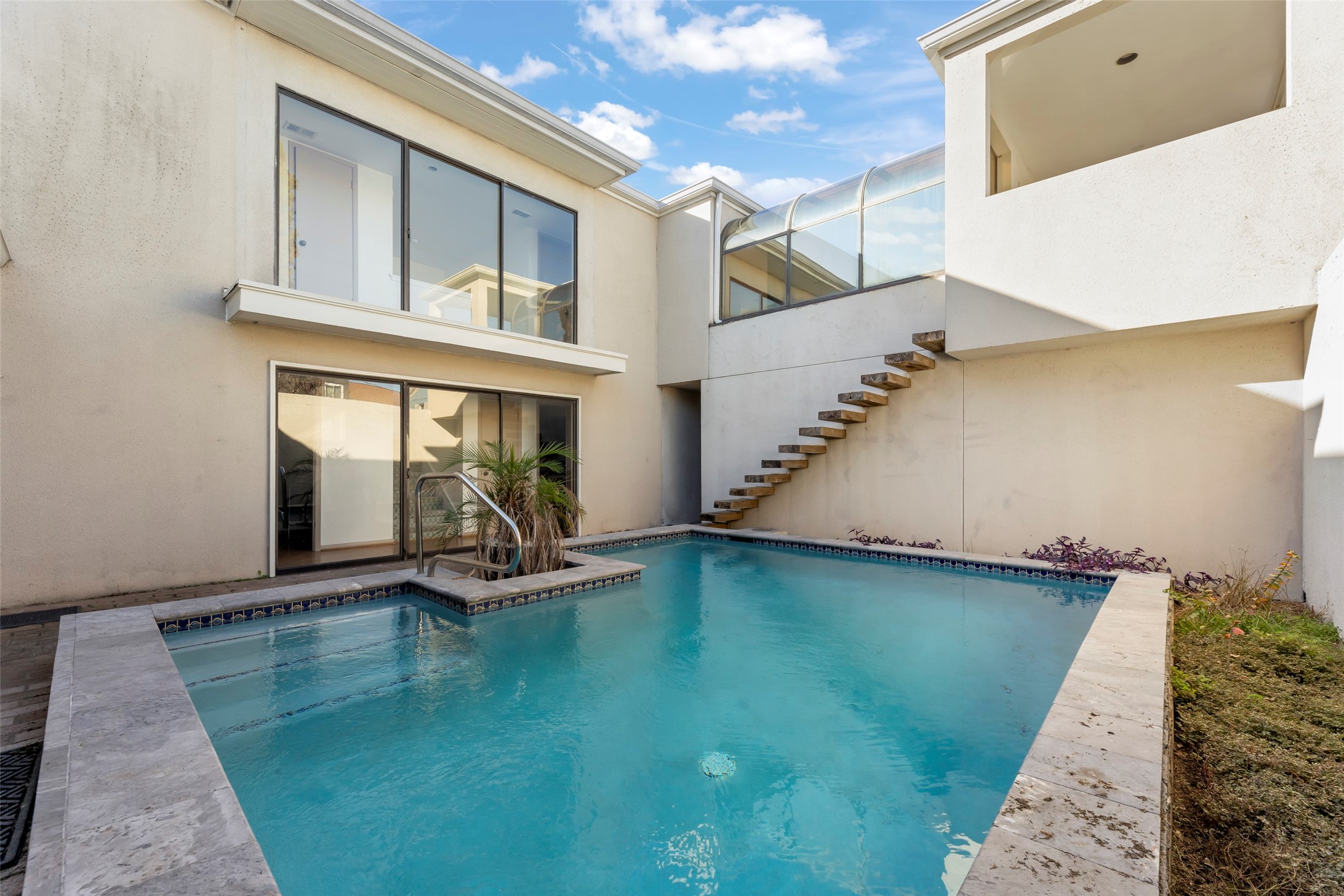 1201 Autrey Street Houston, TX 77006 - Photo 5 of 47 This beauty is one of kind! Enjoy this amazing sparkling pool to enjoy with your loved ones