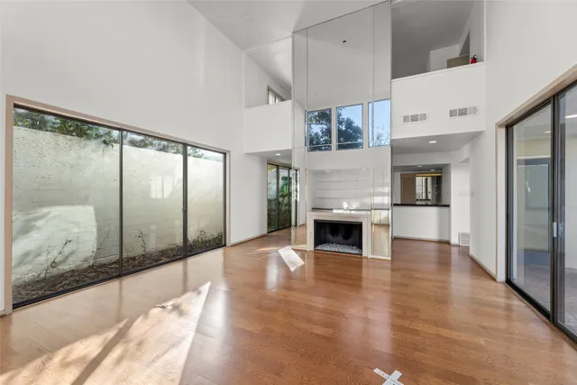 $3,900 | 1201 Autrey Street, Houston, TX 77006