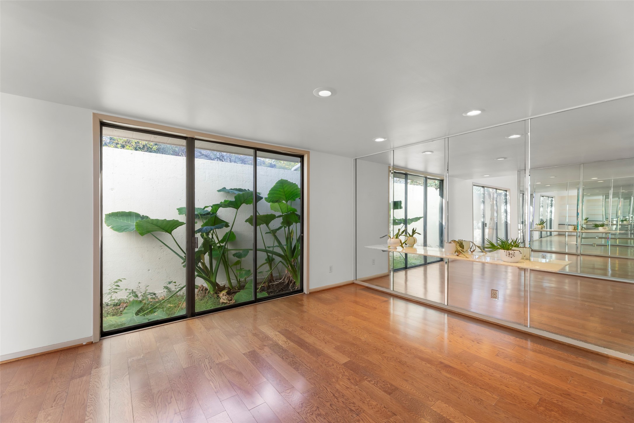 1201 Autrey Street Houston, TX 77006 - Photo 9 of 47 Ample Dining area