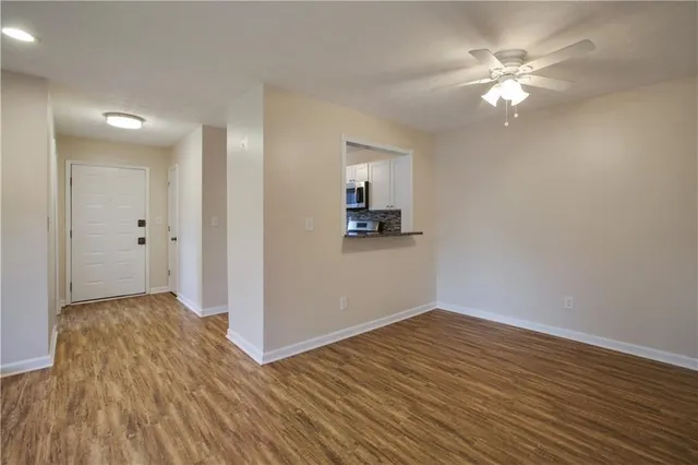 $1,695 | 210 Wynnes Ridge Circle Southeast, Unit 210, Marietta, GA 30067