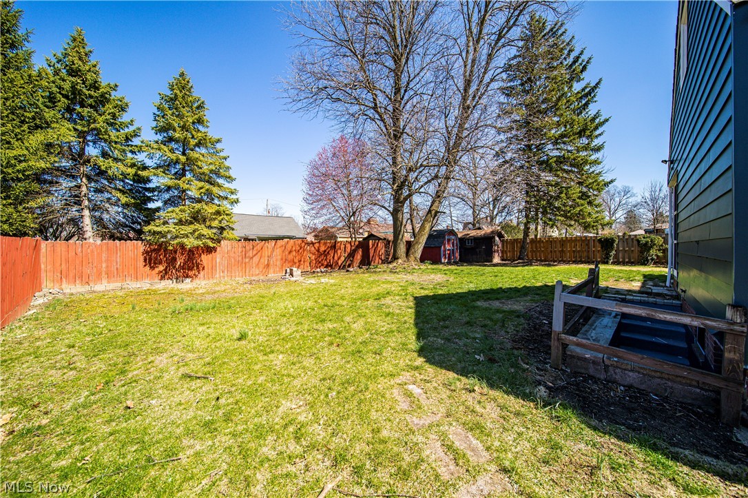 9412 Oakdale Road Parma, OH 44129 - Photo 35 of 38 View of yard