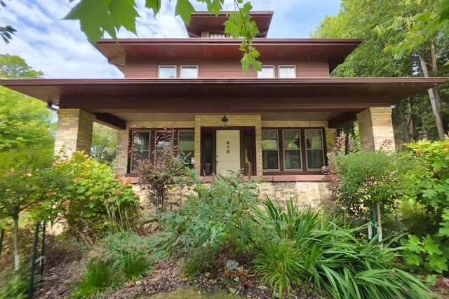 $270,000 | 418 5th Street, Manistee, MI 49660