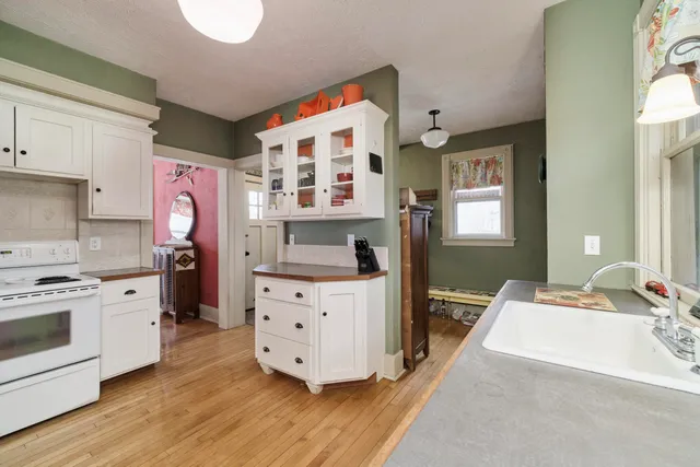 $270,000 | 418 5th Street, Manistee, MI 49660