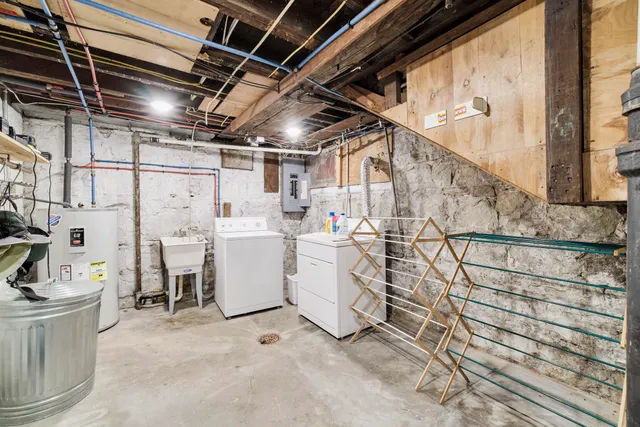 $270,000 | 418 5th Street, Manistee, MI 49660