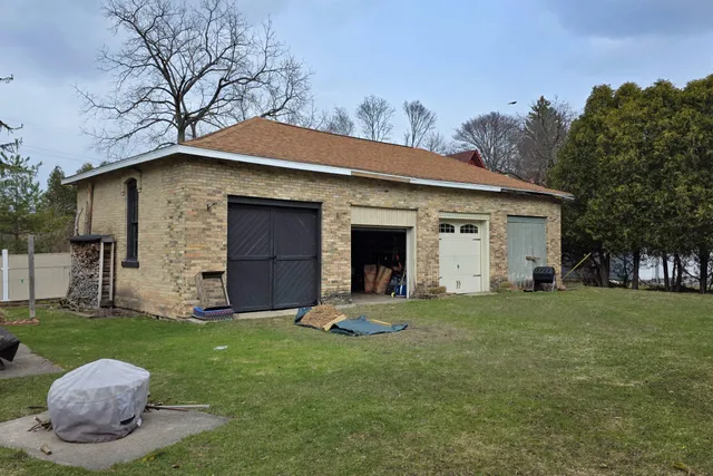 $270,000 | 418 5th Street, Manistee, MI 49660