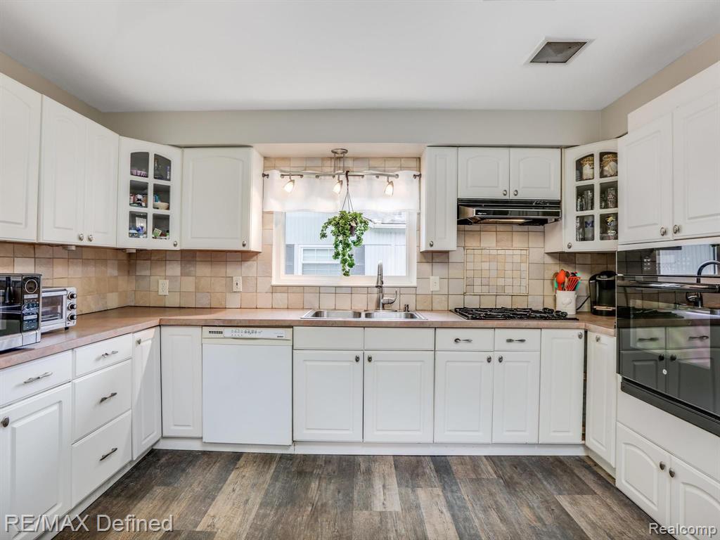 3351 Grant Road Rochester Hills, MI 48309 - Photo 8 of 22