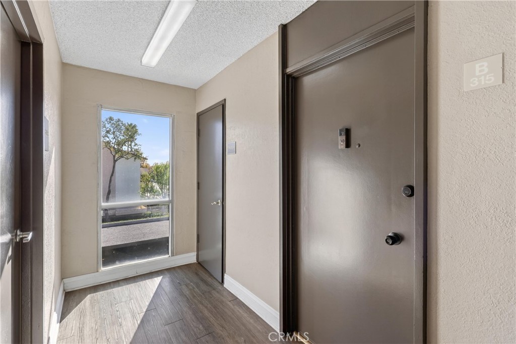 12200 Montecito Road, Unit B315 Seal Beach, CA 90740 - Photo 16 of 30 a view of a hallway with wooden floor and a bathroom