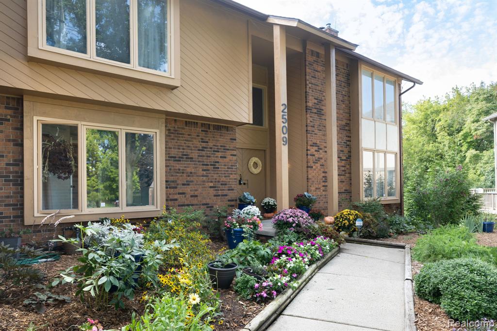 2509 Munster Road Rochester Hills, MI 48309 - Photo 7 of 44 Gallery Image 7