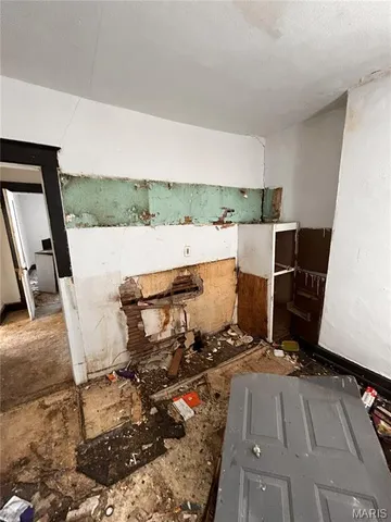 $15,000 | 556 Wimmer Place, East St. Louis, IL 62205