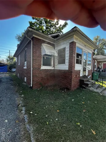 $15,000 | 556 Wimmer Place, East St. Louis, IL 62205