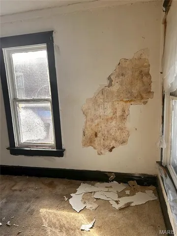 $15,000 | 556 Wimmer Place, East St. Louis, IL 62205