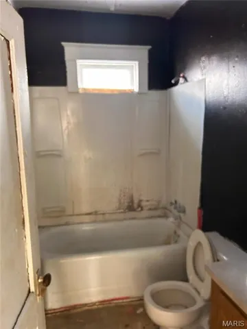 $15,000 | 556 Wimmer Place, East St. Louis, IL 62205