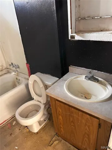 $15,000 | 556 Wimmer Place, East St. Louis, IL 62205