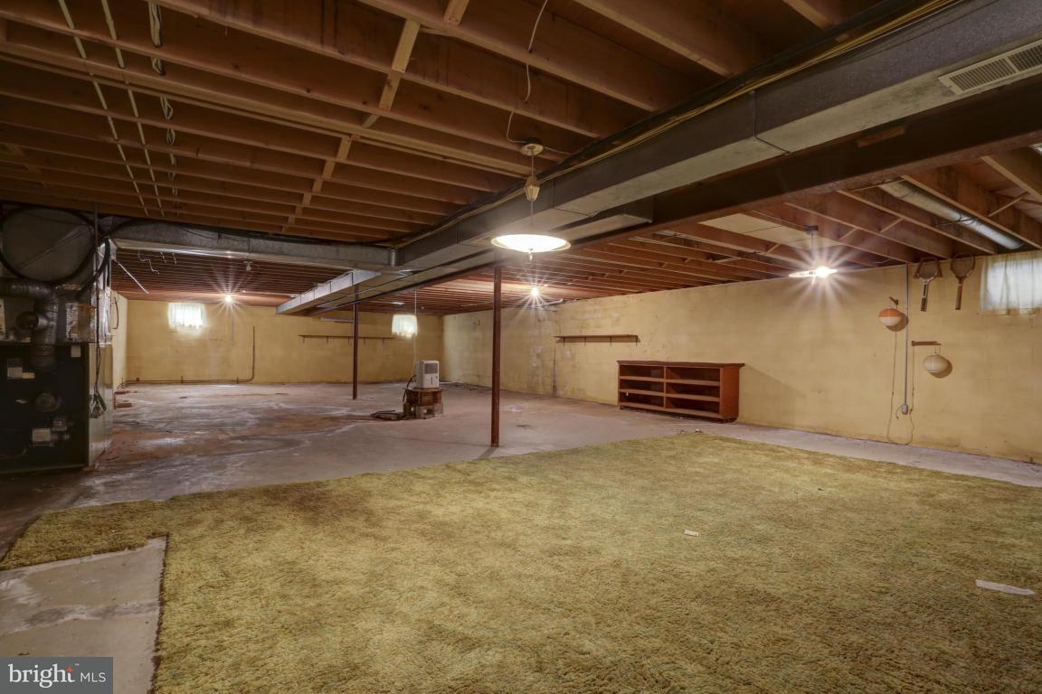 411 South Belmont Road Paradise, PA 17562 - Photo 20 of 25 a view of empty room