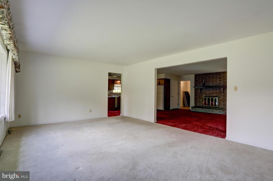 411 South Belmont Road Paradise, PA 17562 - Photo 4 of 25 an empty room with bookshelf
