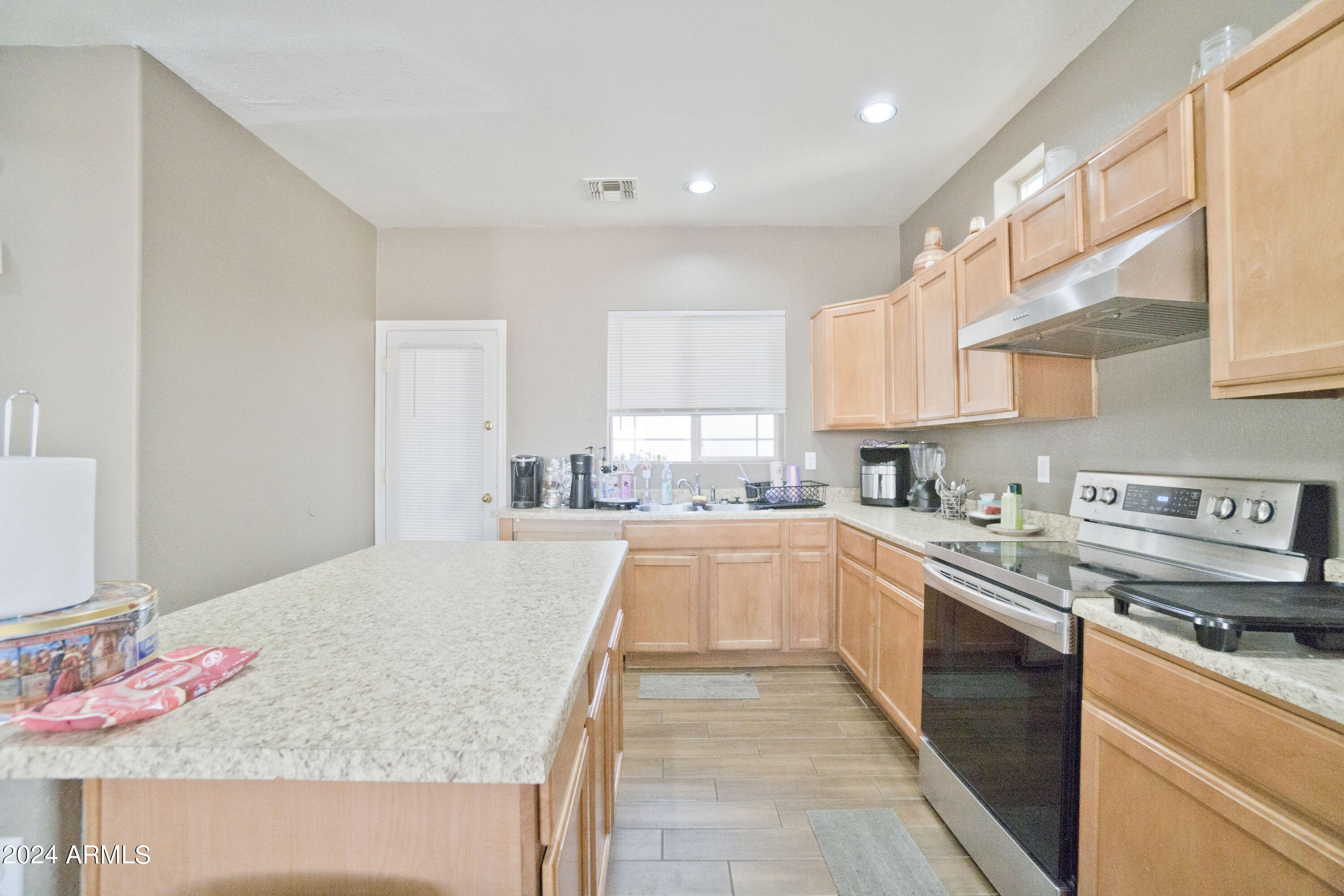 9422 West Berkeley Road Phoenix, AZ 85037 - Photo 17 of 30 Kitchen 5