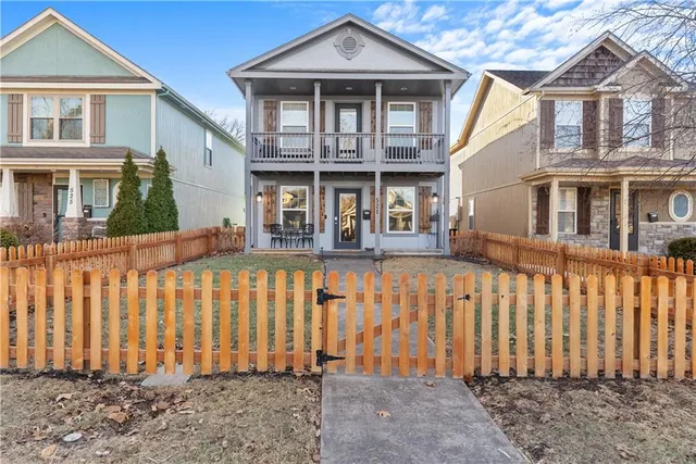 $279,000 | 521 Southwest 15 Street, Blue Springs, MO 64015