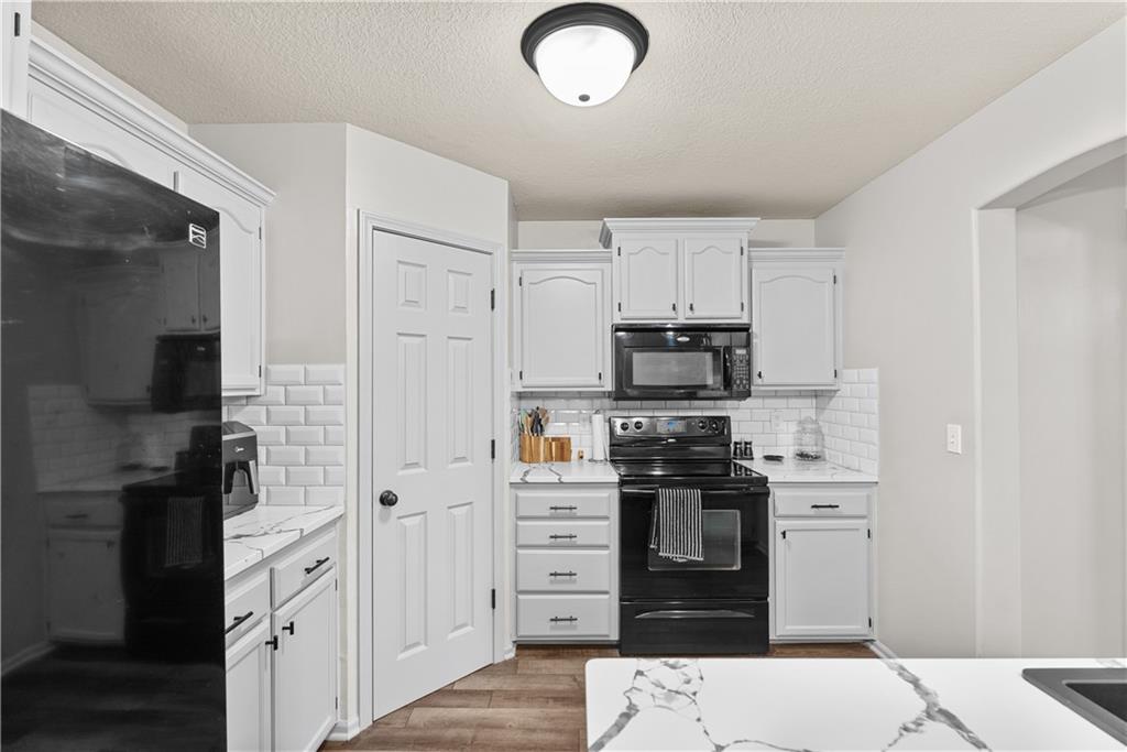 521 Southwest 15 Street Blue Springs, MO 64015 - Photo 13 of 37