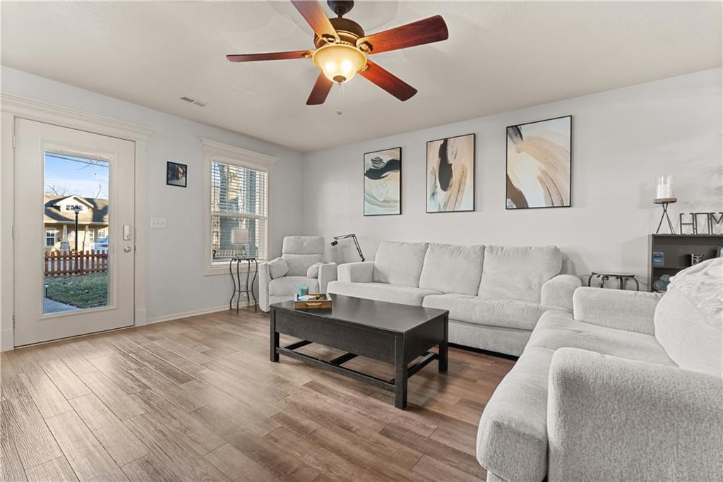 521 Southwest 15 Street Blue Springs, MO 64015 - Photo 9 of 37