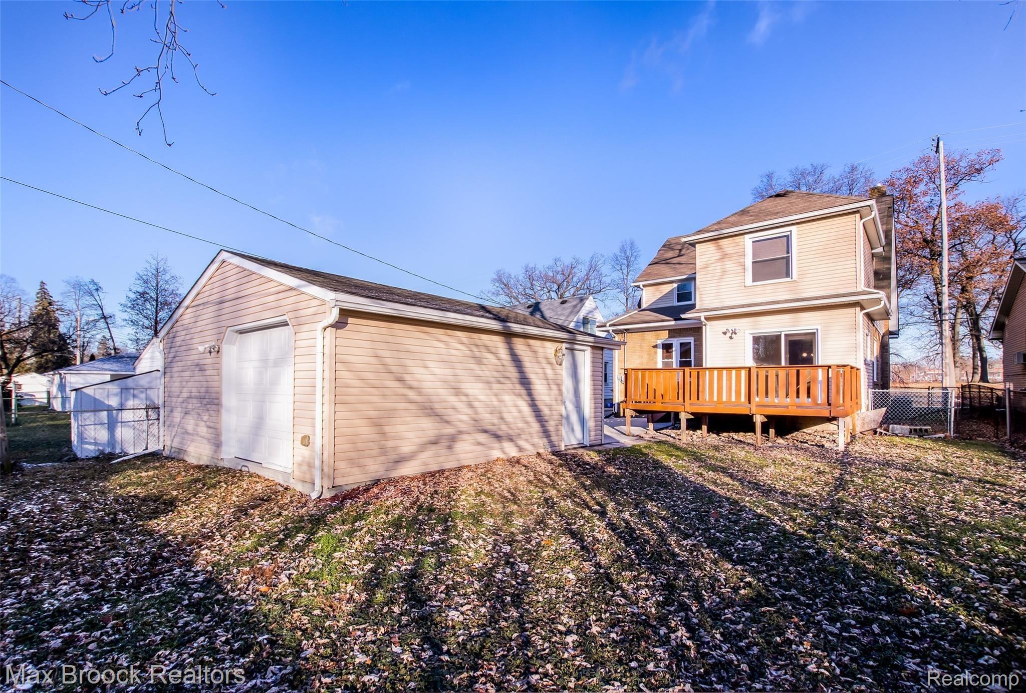 745 Menominee Road Pontiac, MI 48341 - Photo 20 of 21 Deck and Yard.jpg