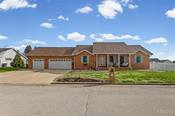 $410,000 | 4511 Moonlight Way, Alton, IL 62002