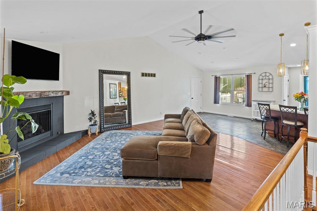 4511 Moonlight Way Alton, IL 62002 - Photo 4 of 48