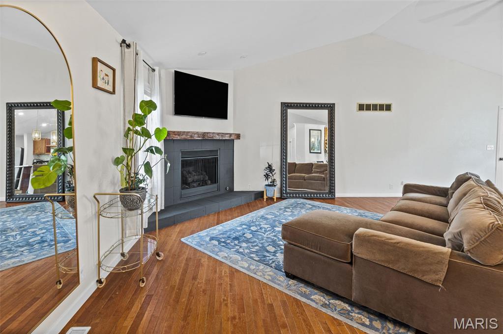 4511 Moonlight Way Alton, IL 62002 - Photo 5 of 48