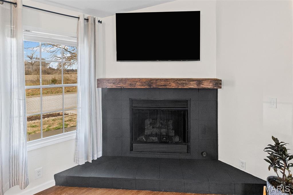 4511 Moonlight Way Alton, IL 62002 - Photo 6 of 48