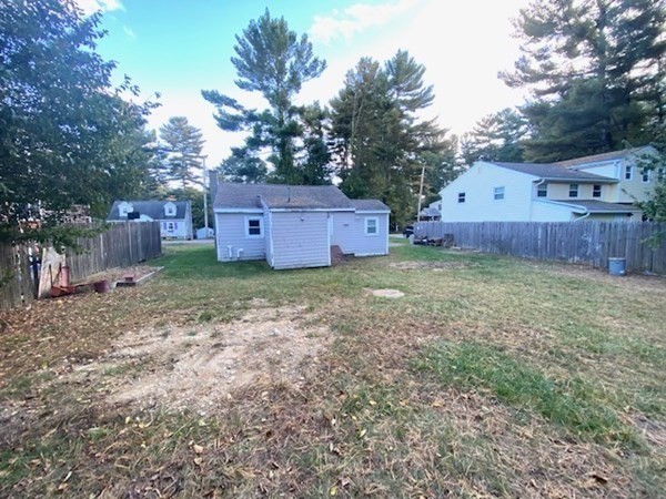8 Ash Road Halifax, MA 02338 - Photo 3 of 18 Gallery Image 3