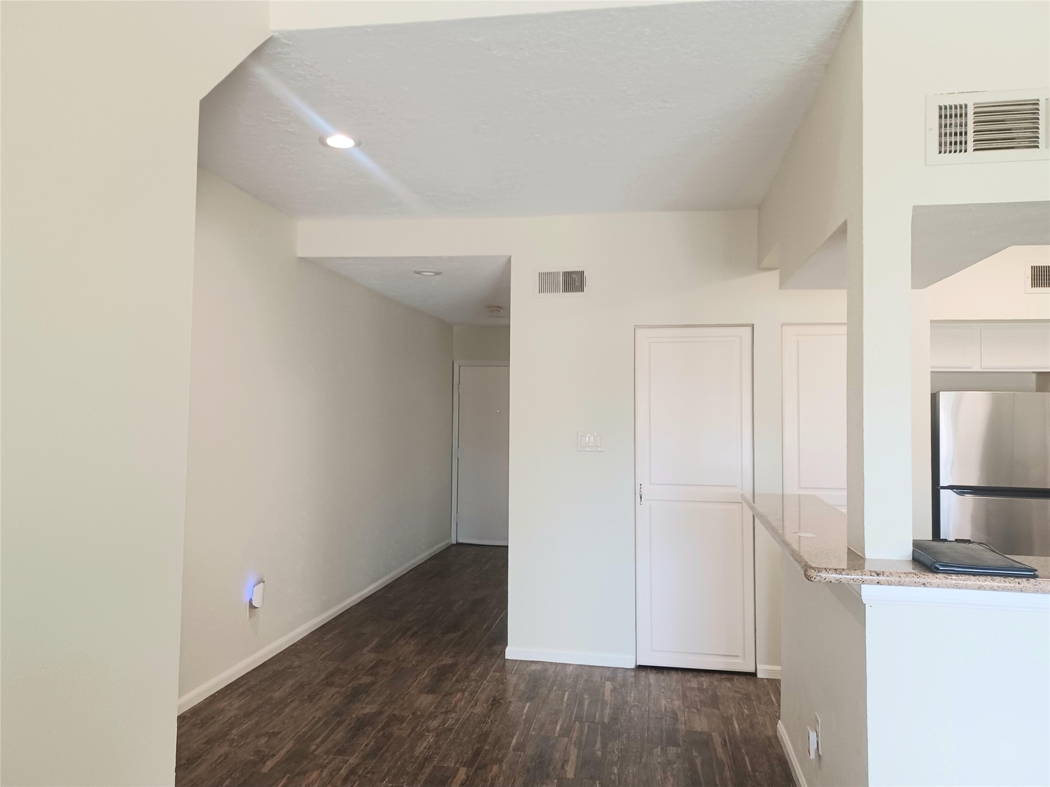 128 April Point Drive South Conroe, TX 77356 - Photo 6 of 28