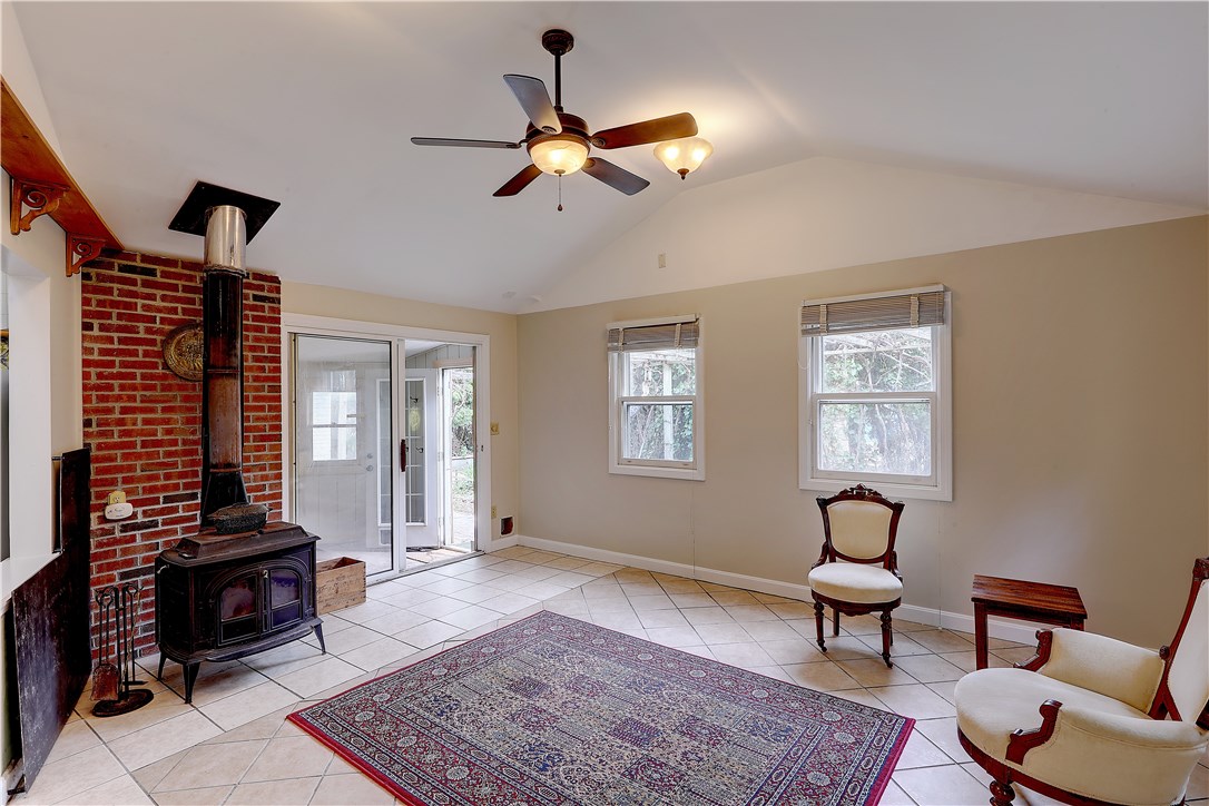 46 Croade Street Warren, RI 02885 - Photo 4 of 26