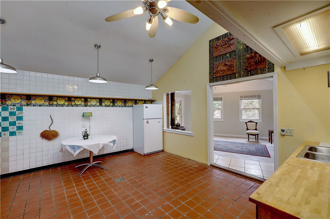 46 Croade Street Warren, RI 02885 - Photo 6 of 26