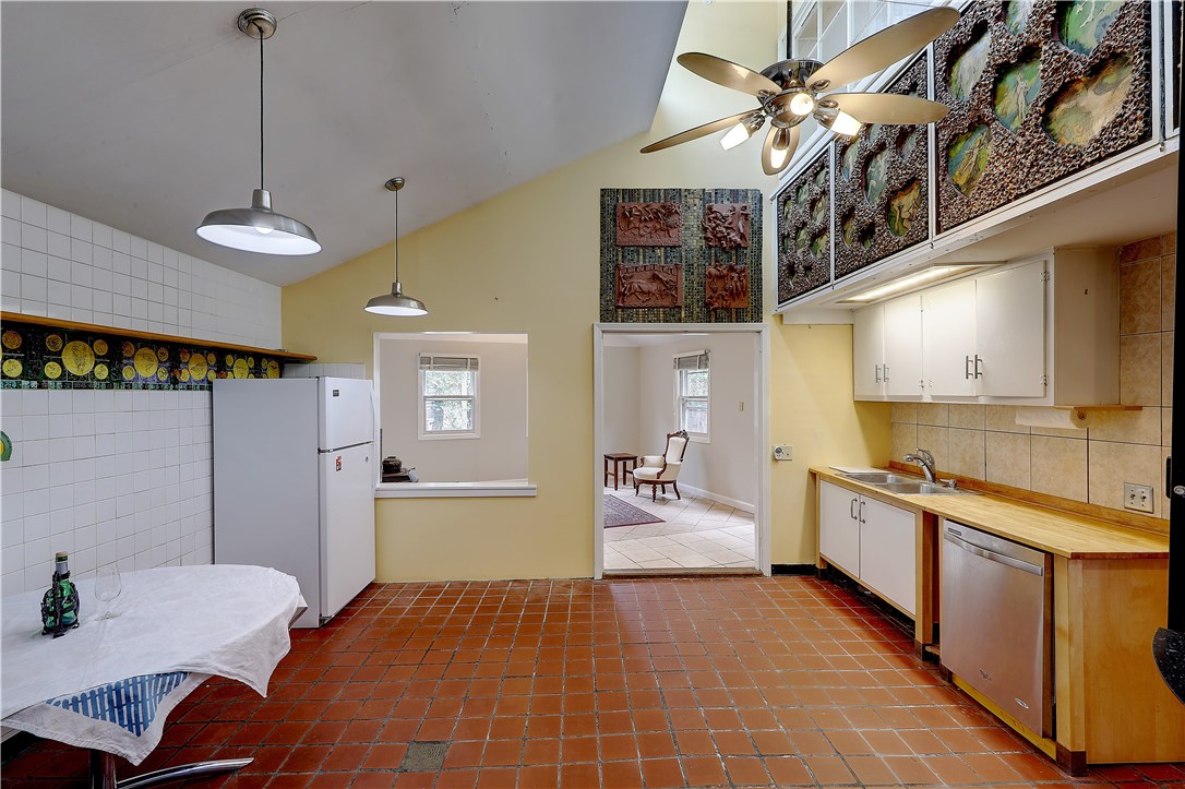 46 Croade Street Warren, RI 02885 - Photo 7 of 26