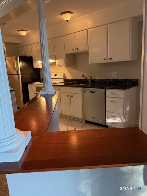 85 River Road, Unit M4 Essex, CT 06426 - Photo 3 of 9 a view of kitchen with stainless steel appliances granite countertop a stove a sink and a microwave