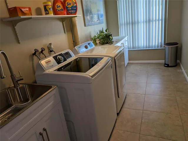 a view of utility room and utility room
